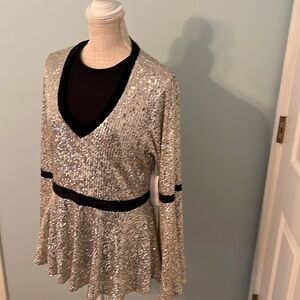 NWT Venus Women’s Silver Sequin Tunic Hi-Lo Top.  Size Large.